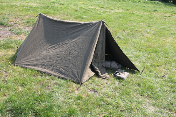 Pup Tent NL stalen haringen en aluminum stokjes